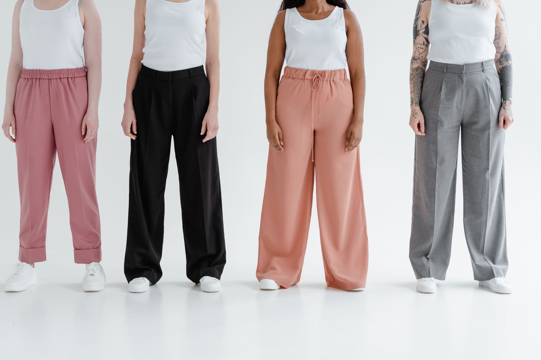 Wide-leg high-rise trousers in a neutral color