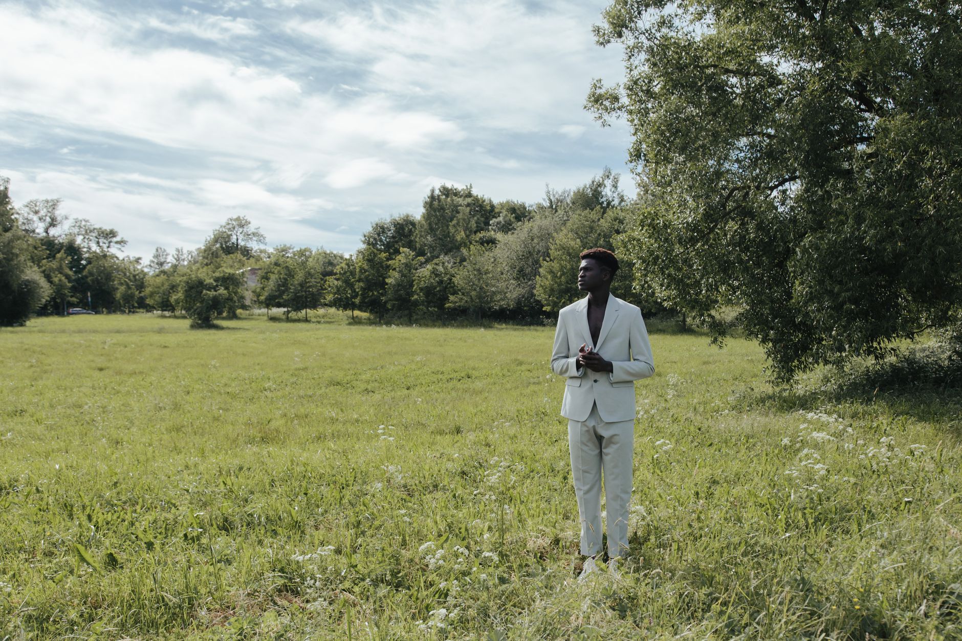 Cream linen suit with pale shirt and bow tie for a daytime Gatsby party