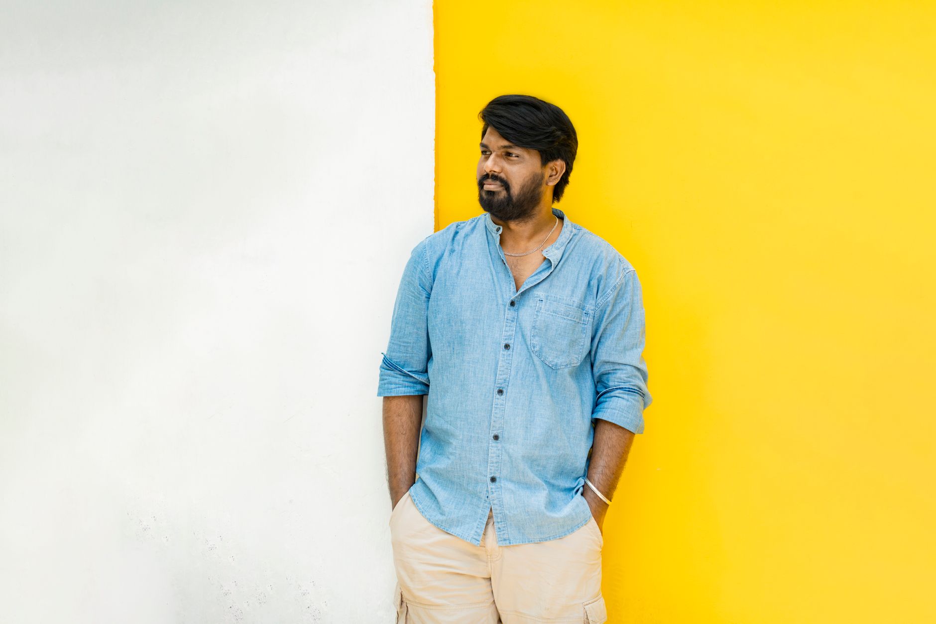 Linen shirt with rolled sleeves, dark indigo jeans and suede chukka boots