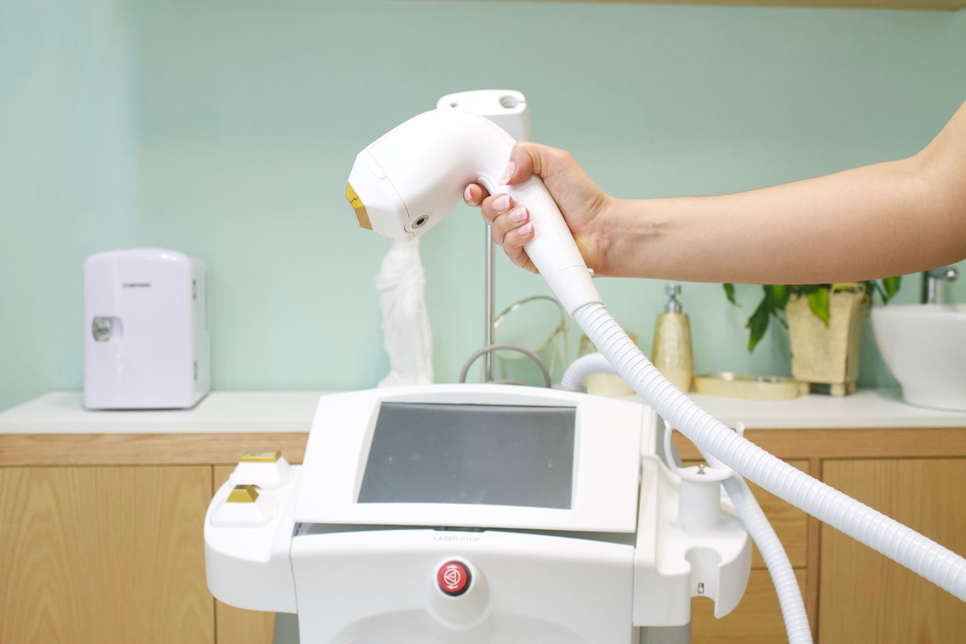Salon style 40K cavitation machine with vacuum and radiofrequency handpieces
