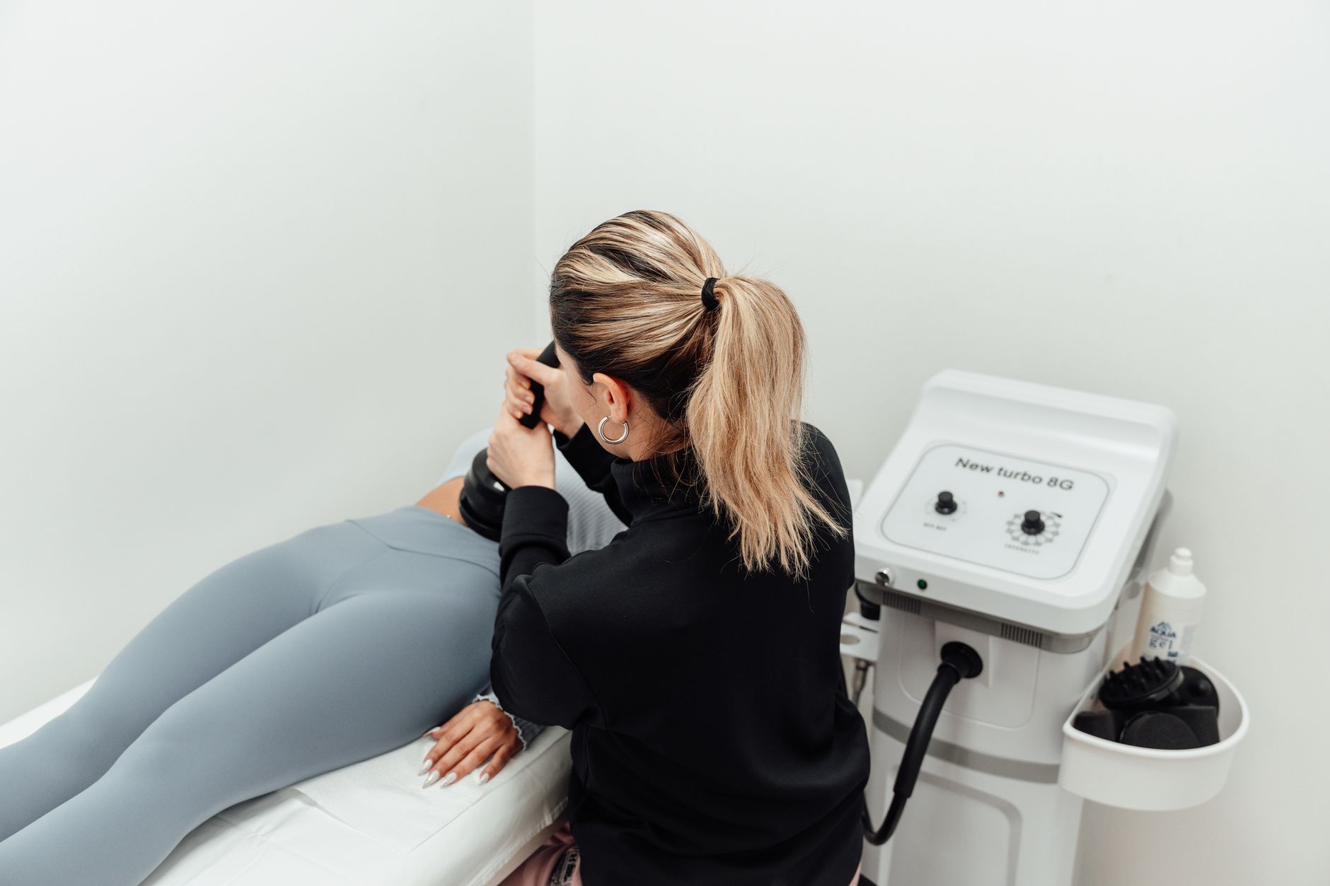 Muscle toning paddle strapped over the abdomen during treatment